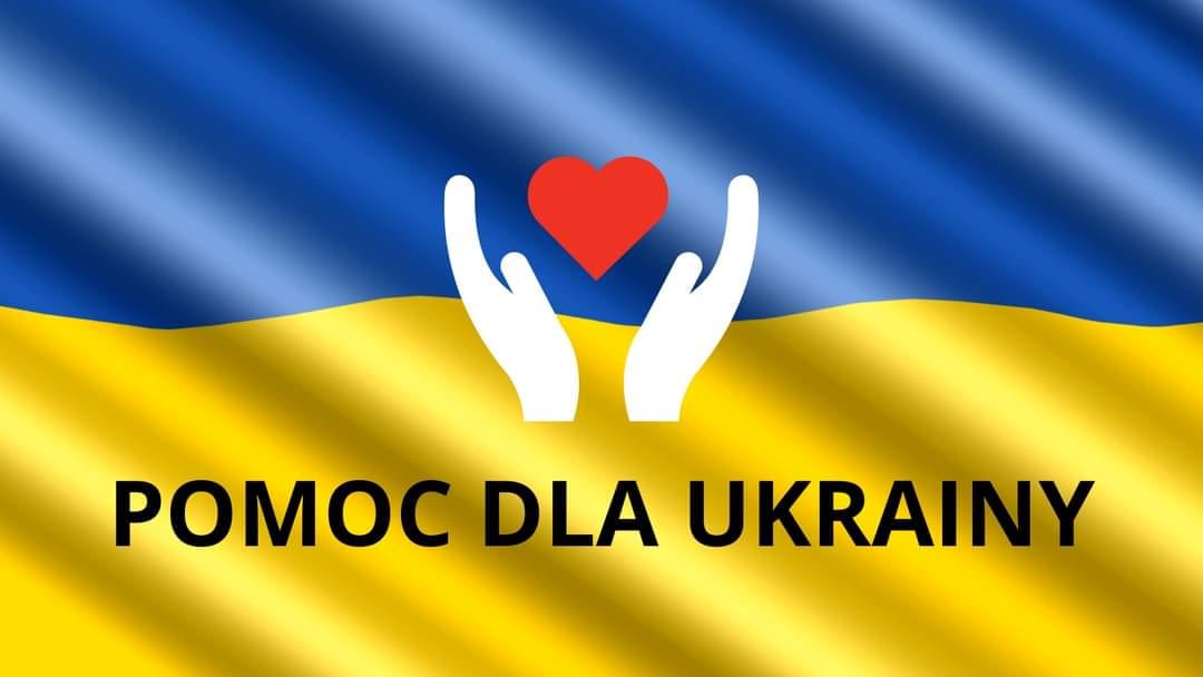 tło flaga Ukrainy niebiesko-żółta na tym białe ręce rozłożone nad nimi czerwone serce